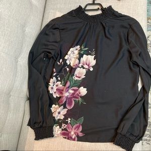 👚Suzy Shier Floral Smock Neck Long Sleeved Blouse👚